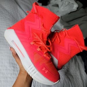 UNDER ARMOUR HIGHLIGHT